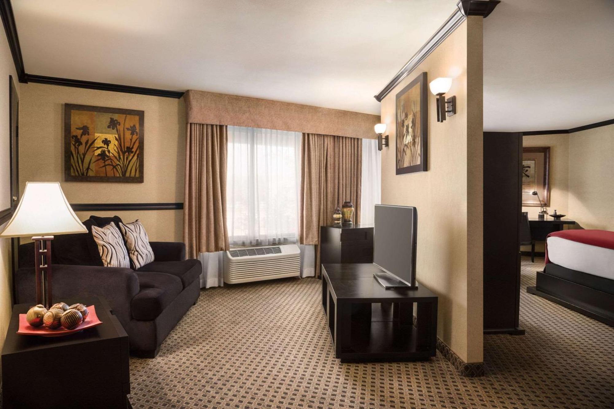 Radisson Hotel Colorado Springs Airport Екстериор снимка
