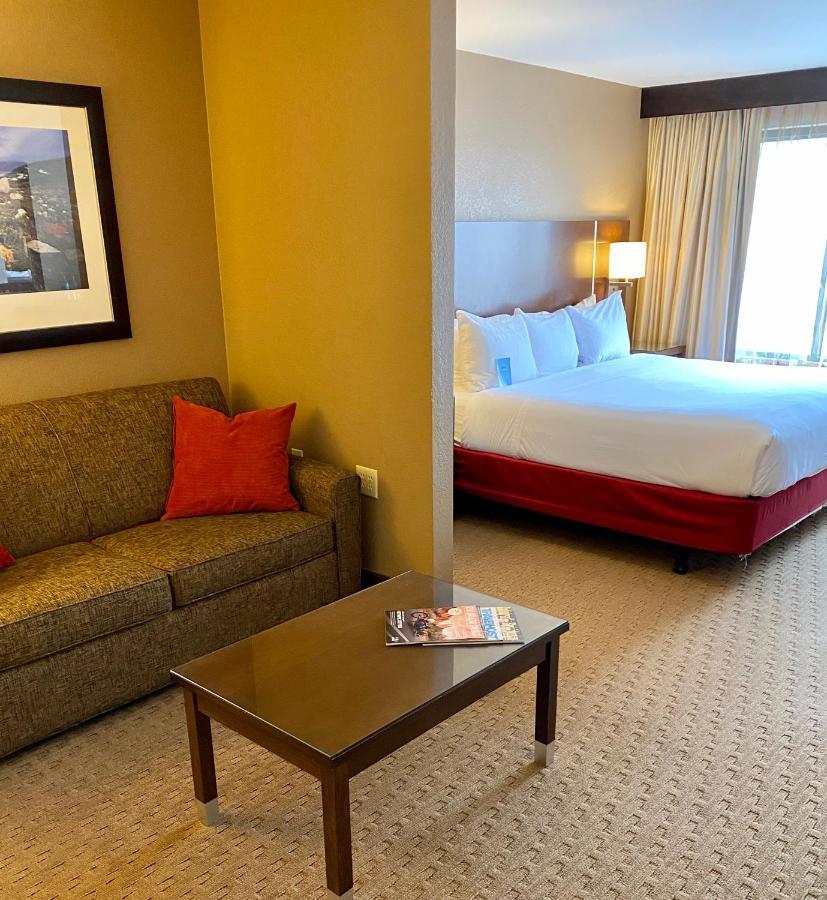 Radisson Hotel Colorado Springs Airport Екстериор снимка